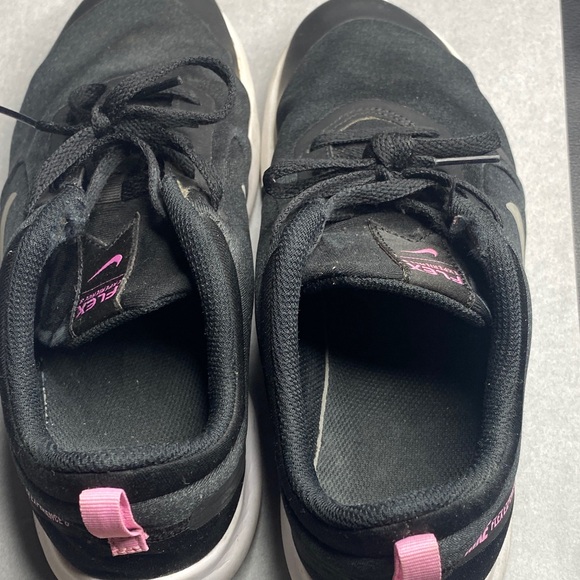 Nike Kids Sneakers in Black and Pink - Picture 7 of 9